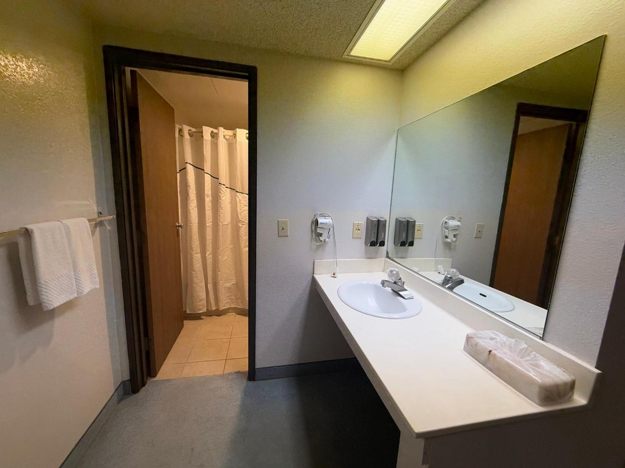 Red Roof Inn Ridgecrest Bagian luar foto